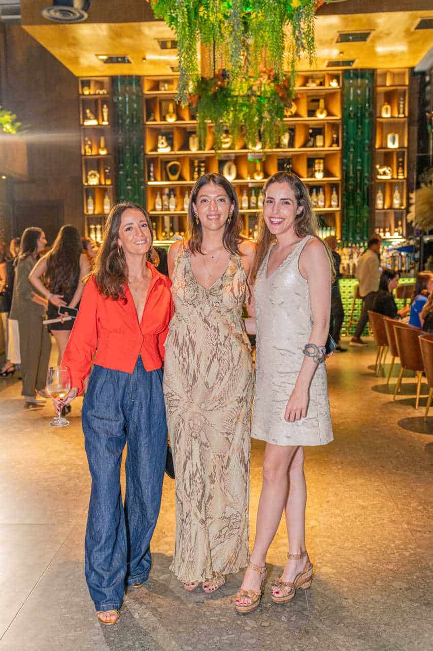 Lucia Pericas, Luisa Ramis y Mari´a Abella´n.