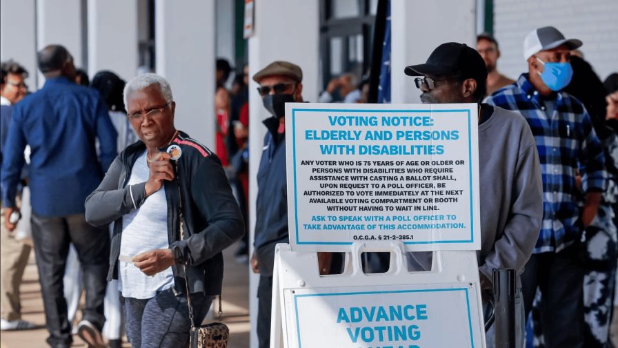 Más de 300,000 personas acuden a las urnas en el primer día de voto anticipado en Georgia