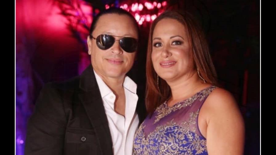 Elvis Crespo presenta demanda de divorcio contra su esposa tras 15 años de casados