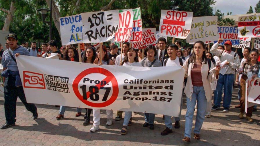 Celebran 30 años de la primera y mayor manifestación de latinos contra ley antiinmigrante en EE.UU.