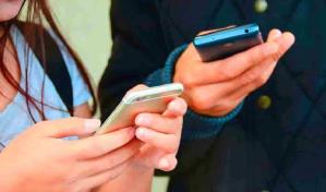 Internet y el m&oacute;vil son ya tecnolog&iacute;as esenciales para los ciudadanos de todas las edades