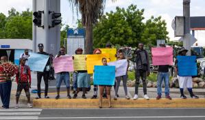 Vendedores ambulantes de los semáforos denuncian detenciones policiales improcedentes