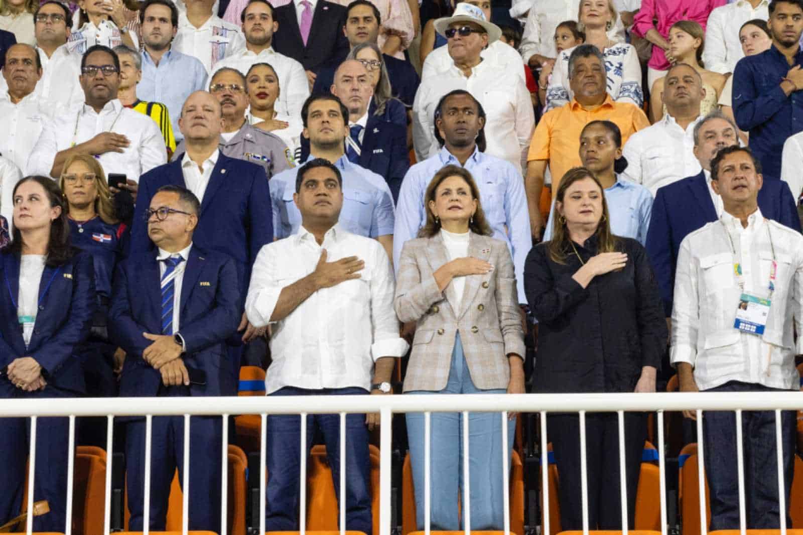 Vicepresidenta de la República, Raquel Peña junto a Ulises Rodríguez, alcalde de Santiago.