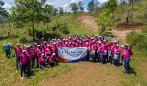 Colchonería y Mueblería La Nacional realiza jornada de reforestación en Loma Guaigüí, La Vega