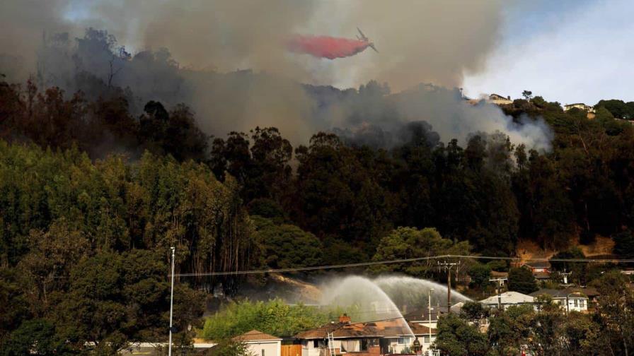 Evacúan a cientos de personas por incendio en el norte de California, dice funcionario