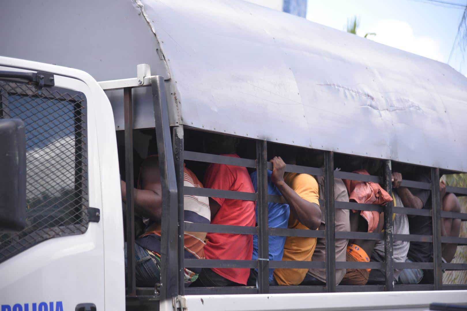 Migrantes haitianos retenidos por las autoridades haitianos. 