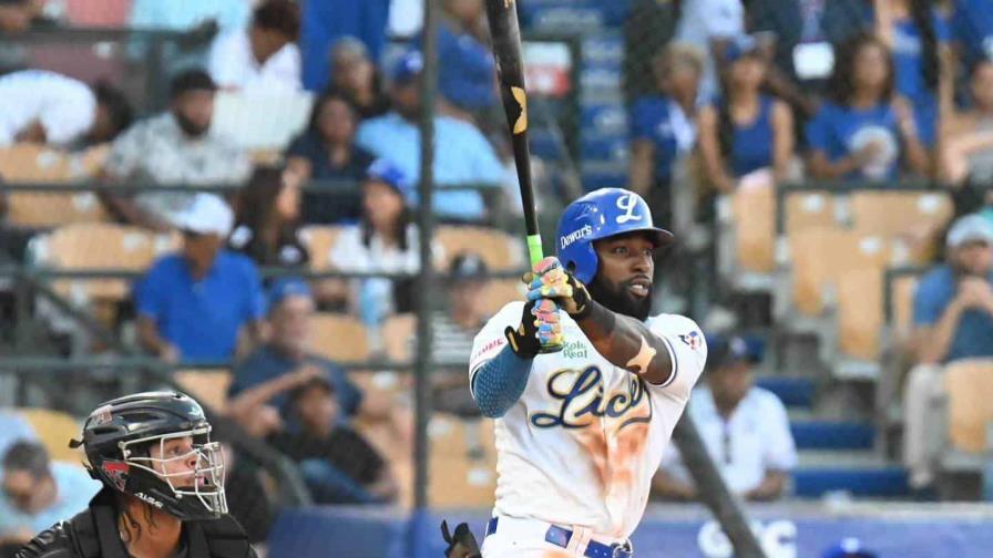 Daniel Johnson se queda a un doble de batear para el ciclo; Ofensiva del Licey aplasta a Estrellas