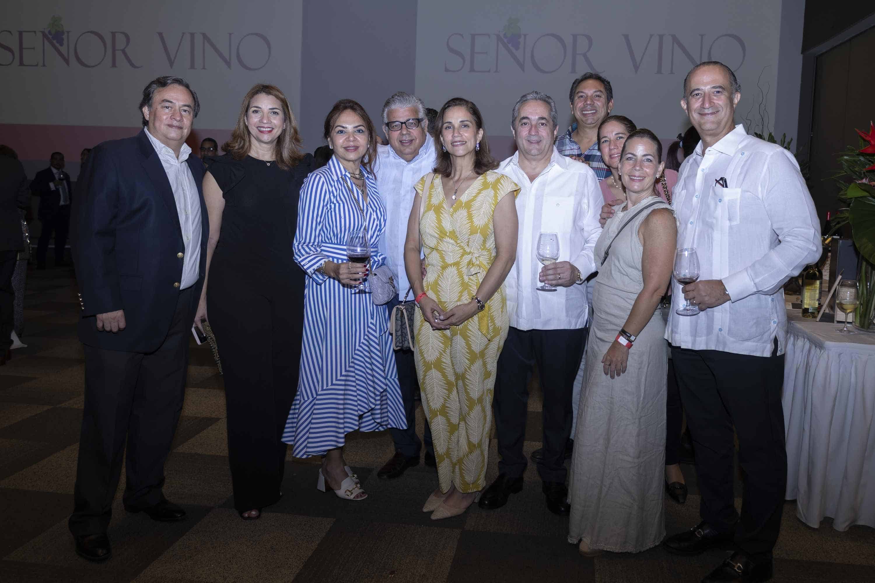 Eduardo Mora, Irahisa Nolasco, María del Carmem Vieites, Juan José Mesa, Evelyn de Díaz y Marco Antonio Díaz. 