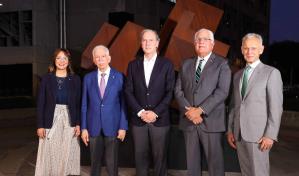 Banco BHD devela escultura monumental del artista Arturo Berned
