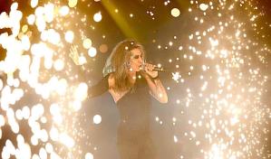 El artista Mario Vaquerizo, hospitalizado tras caer del escenario