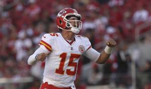 Patrick Mahomes y los Chiefs se mantienen invictos al vencer 28-18 a los 49ers
