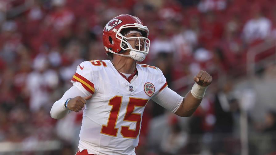 Patrick Mahomes y los Chiefs se mantienen invictos al vencer 28-18 a los 49ers