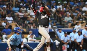 Sandber Pimentel, un día glorioso con dos jonrones, uno por los 411 en triunfo de Leones sobre Licey