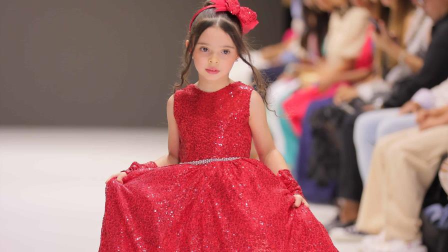 Aurora Dresses presenta colección infantil navideña La niña Belén 