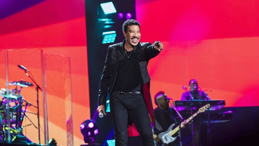 El legendario Lionel Richie es hospitalizado tras su concierto en St. Louis