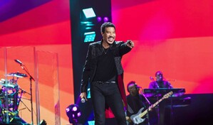 Lionel Richie es dado de alta tras tres d&iacute;as en el hospital por problemas de salud
