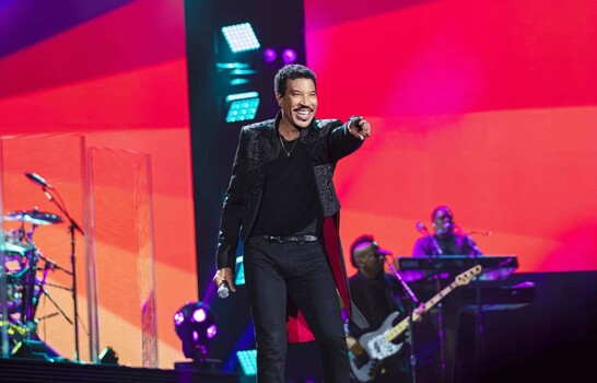 Lionel Richie es dado de alta tras tres d&iacute;as en el hospital por problemas de salud