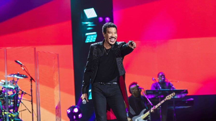 Lionel Richie es dado de alta tras tres d&iacute;as en el hospital por problemas de salud