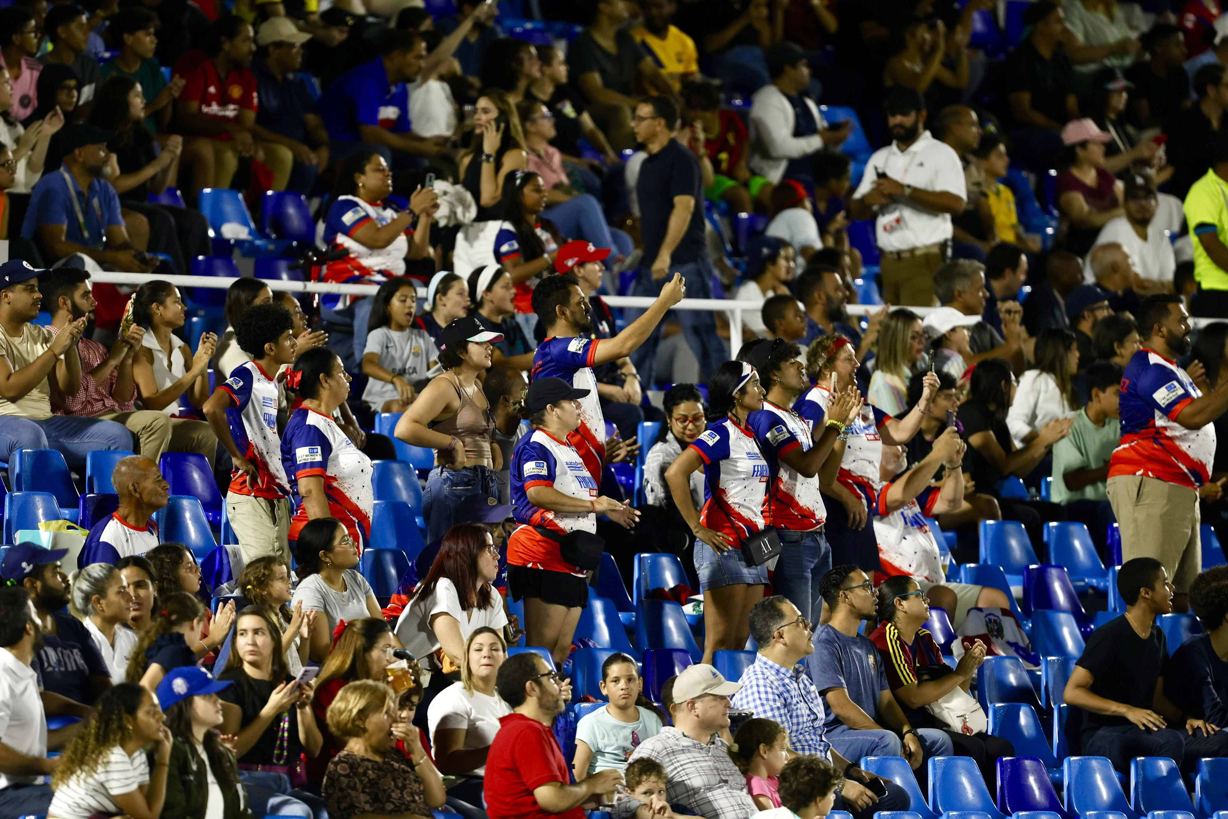 El público dominicano respaldó al equipo dominicano. 