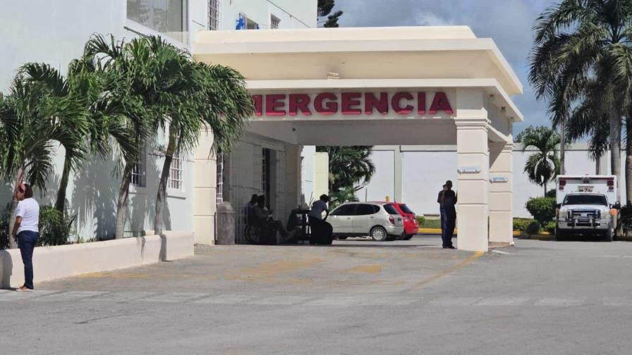 Un hombre muere y su padre está grave tras accidente laboral en hospital de La Romana