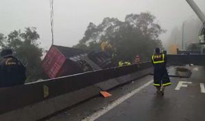 Nueve muertos en accidente de van que transportaba a adolescentes de equipo de remo en Brasil