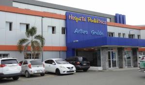 Niño fue arrollado por motorista que calibraba en calle de Santiago; la comunidad clama justicia