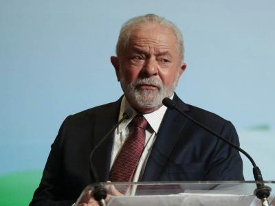 Lula sanciona ley que prohíbe uso de celulares en escuelas de Brasil