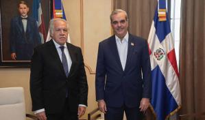 Abinader recibe en el Palacio Nacional al secretario general de la OEA, Luis Almagro