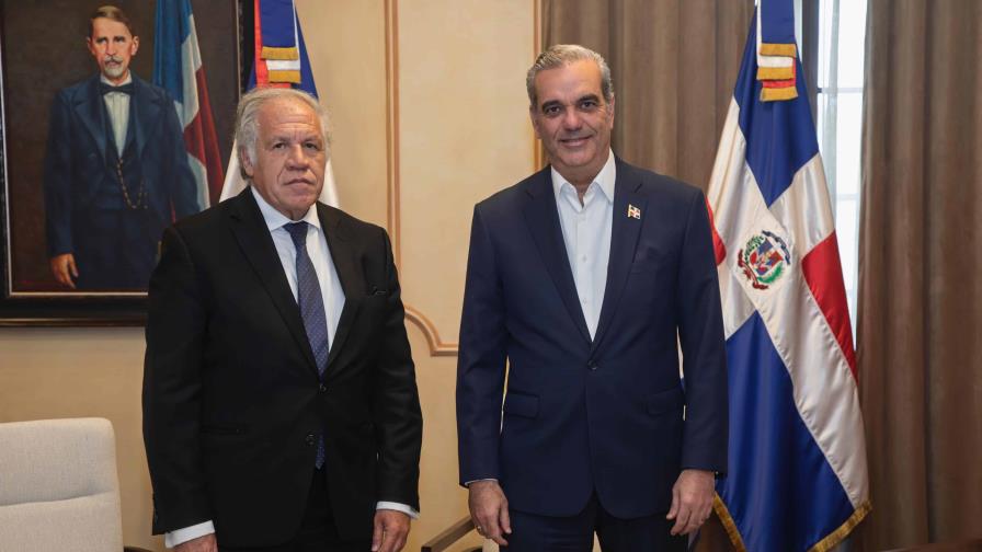 Abinader recibe en el Palacio Nacional al secretario general de la OEA, Luis Almagro