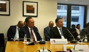 Valdez Albizu destaca desempeño económico en reuniones anuales del FMI y GBM