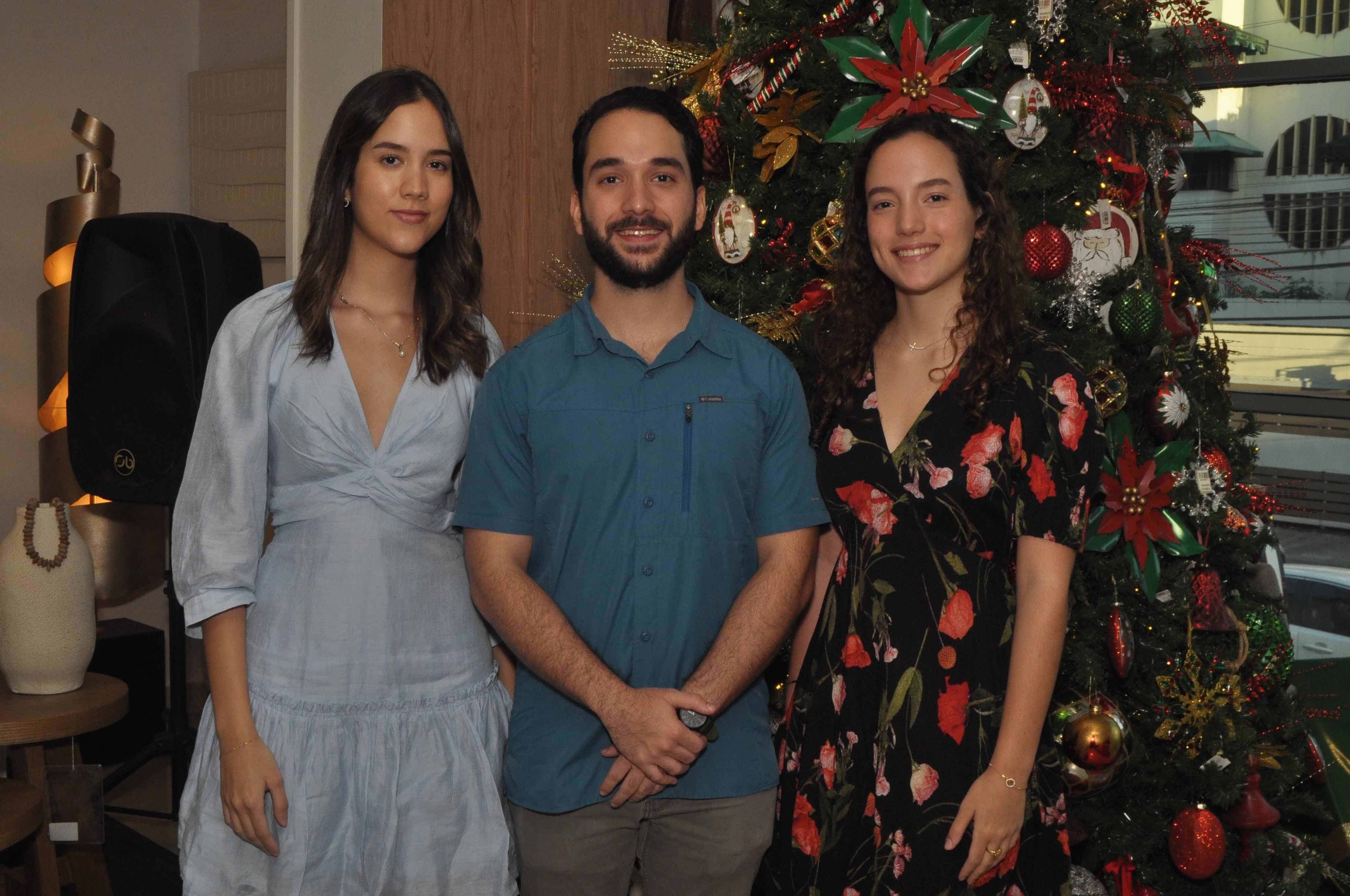 Veronica Madera, Nabil Madera y Amira Madera.