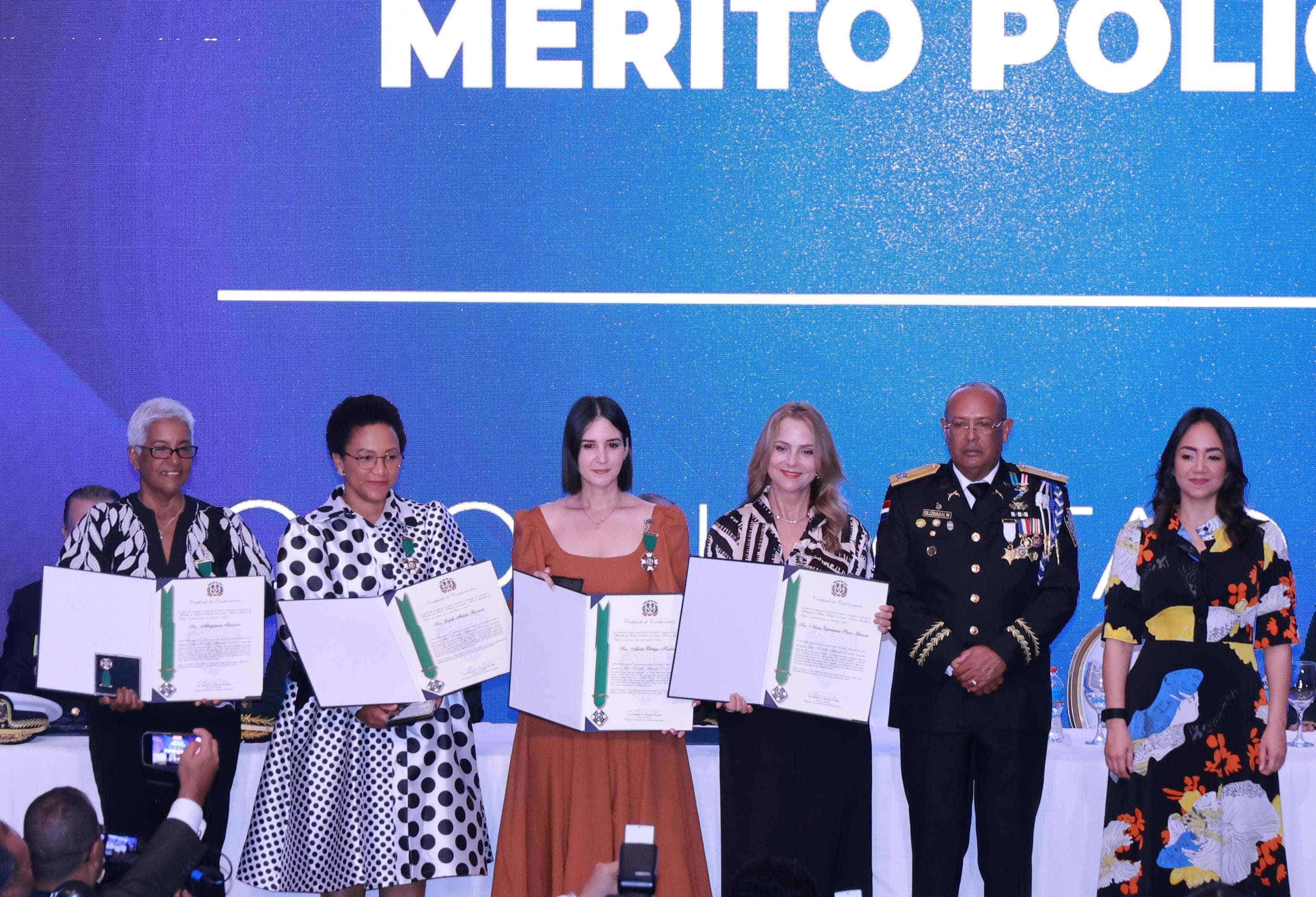 Entrega de la Medalla al Mérito Policial.