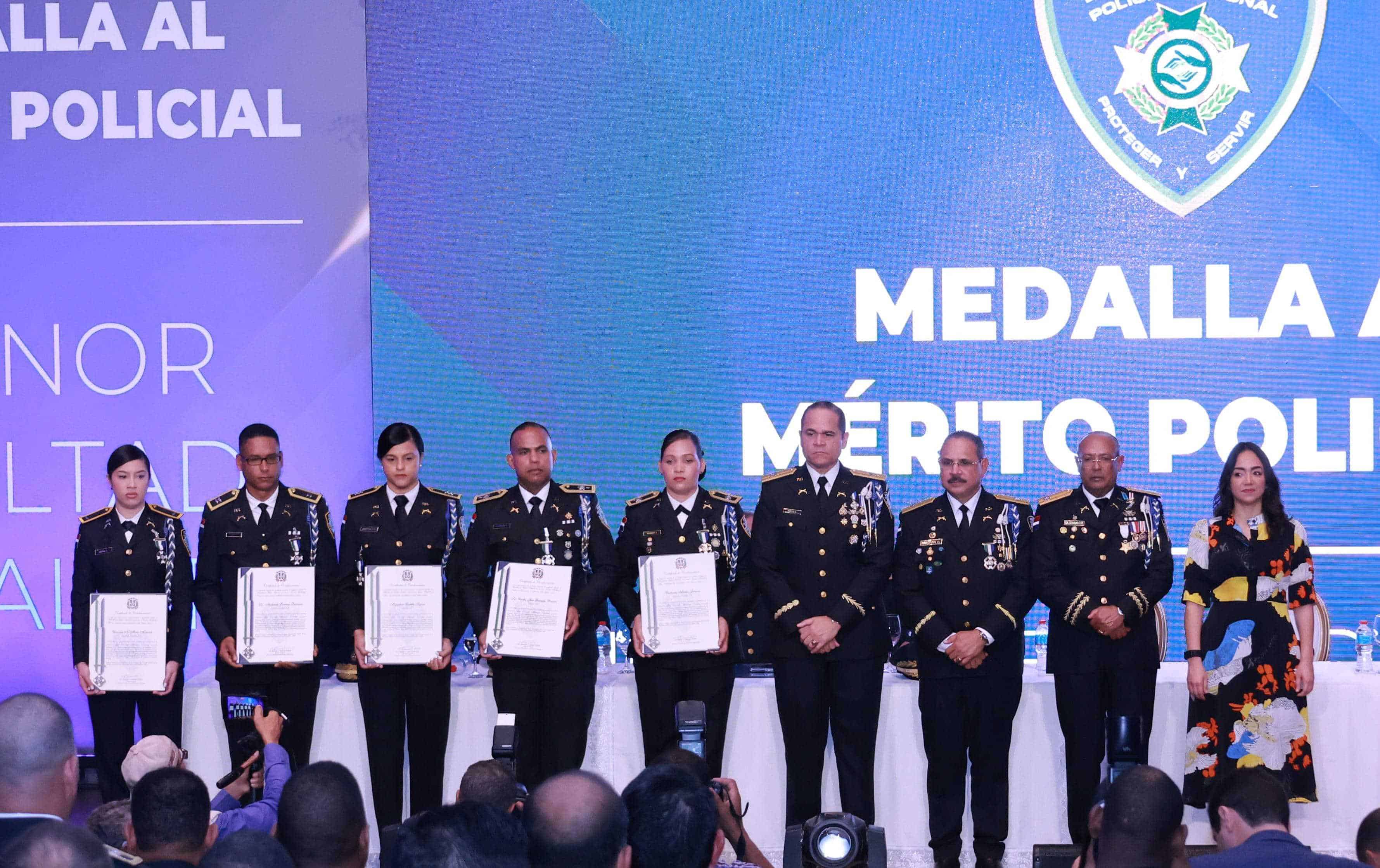 Entrega de la Medalla al Mérito Policial.