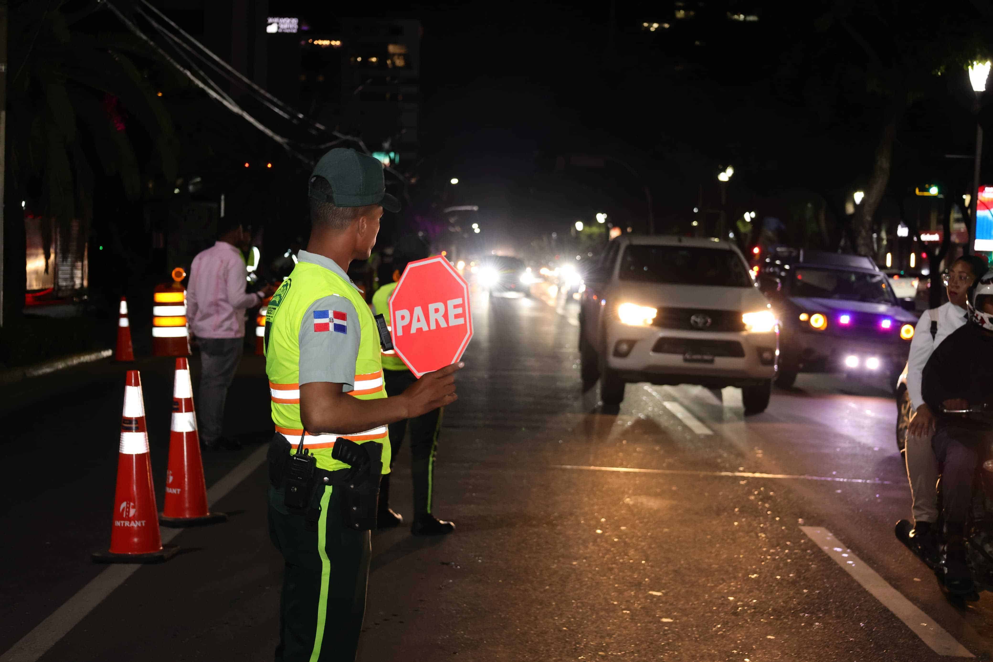 Agentes de la Digesett durante el operativo.