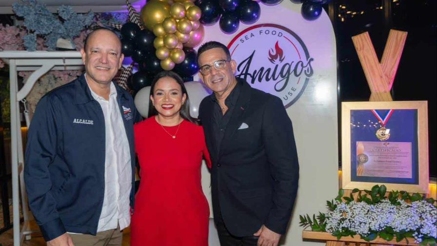 Amigos Seafood Steakhouse celebra galardón "Restaurante del Año"