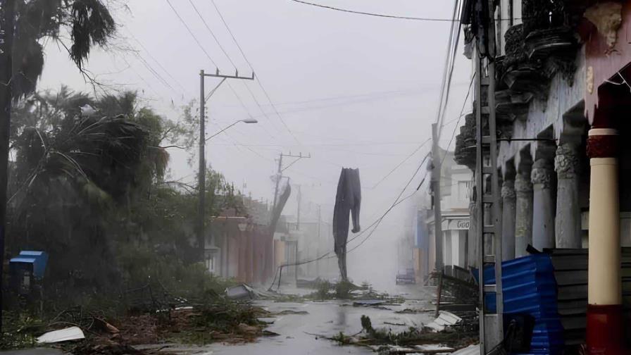 Evacúan a miles en el este de Cuba tras fuertes lluvias en la región donde pasó Óscar