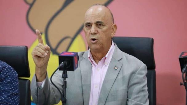 Luis de León renuncia a la candidatura a la Secretaría General del PLD