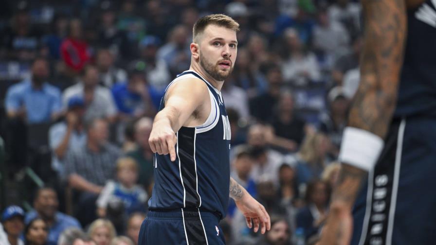 Doncic anota 28 y Thompson suma 22 en su debut con Mavs, que vencen a Spurs