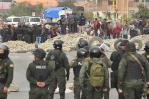 Policía boliviana intenta despejar rutas tras 12 días de cortes por seguidores de Evo Morales Policía boliviana intenta despejar rutas tras 12 días de cortes por seguidores de Evo Morales