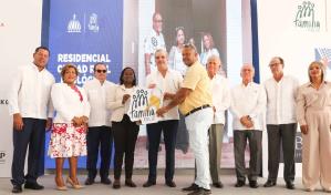 Presidente Abinader entrega 700 nuevos apartamentos y mejoras en Santo Domingo Este Presidente Abinader entrega 700 nuevos apartamentos y mejoras en Santo Domingo Este