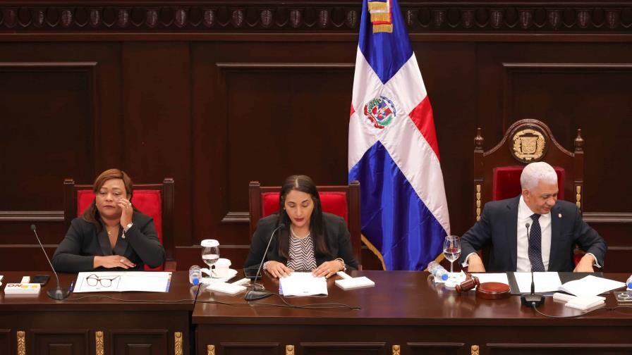 La Asamblea Nacional da lectura a la nueva Constitución de República Dominicana