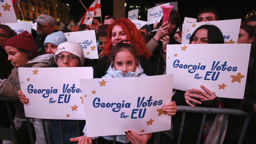 Oposición proeuropea reivindica la victoria en elecciones legislativas en Georgia