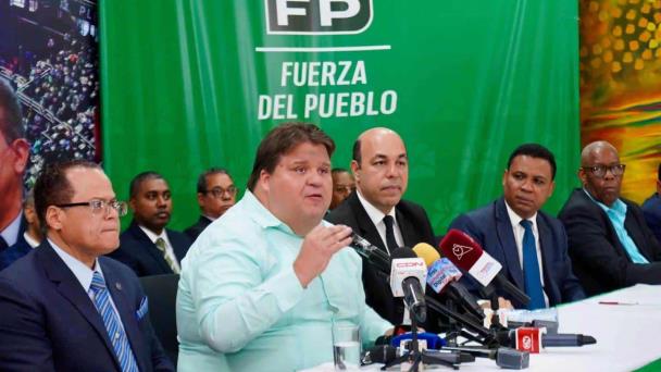 Fuerza del Pueblo: Carlos Pimentel no puede ejercer ambas funciones de manera simultánea”
