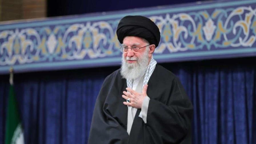 Líder supremo de Irán promete seguir luchando; Israel bombardea sus instalaciones nucleares Líder supremo de Irán promete seguir luchando; Israel bombardea sus instalaciones nucleares