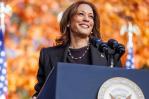 Hacer historia sin destacarlo: Kamala Harris guarda silencio sobre su género y su raza