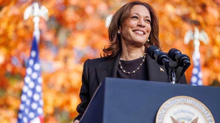 Hacer historia sin destacarlo: Kamala Harris guarda silencio sobre su género y su raza