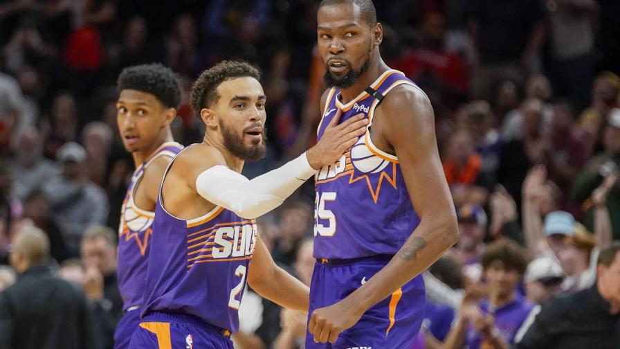 Durant consigue 31 puntos y lleva a Suns a victoria sobre Mavericks