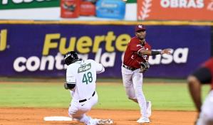 Las Estrellas se imponen a los Gigantes en fiesta de palos en el Julián Javier