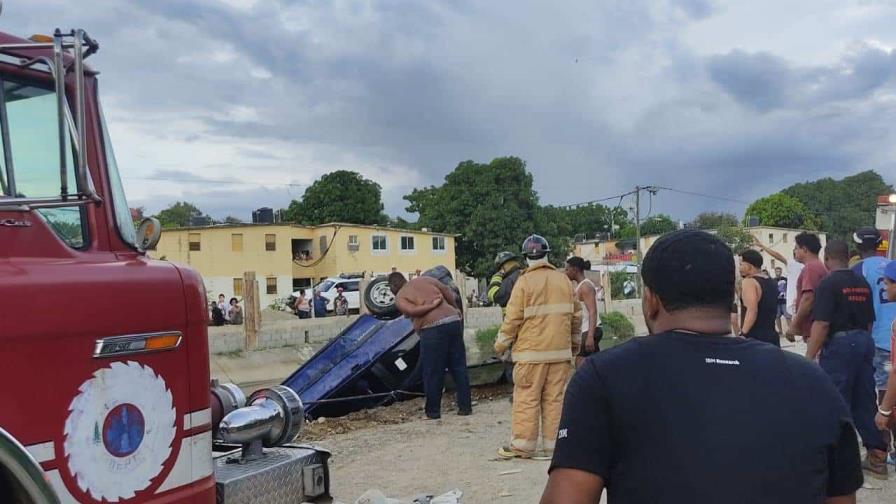 Tragedia en Cienfuegos: hombre muere y su hija desaparece tras caer vehículo en canal de riego