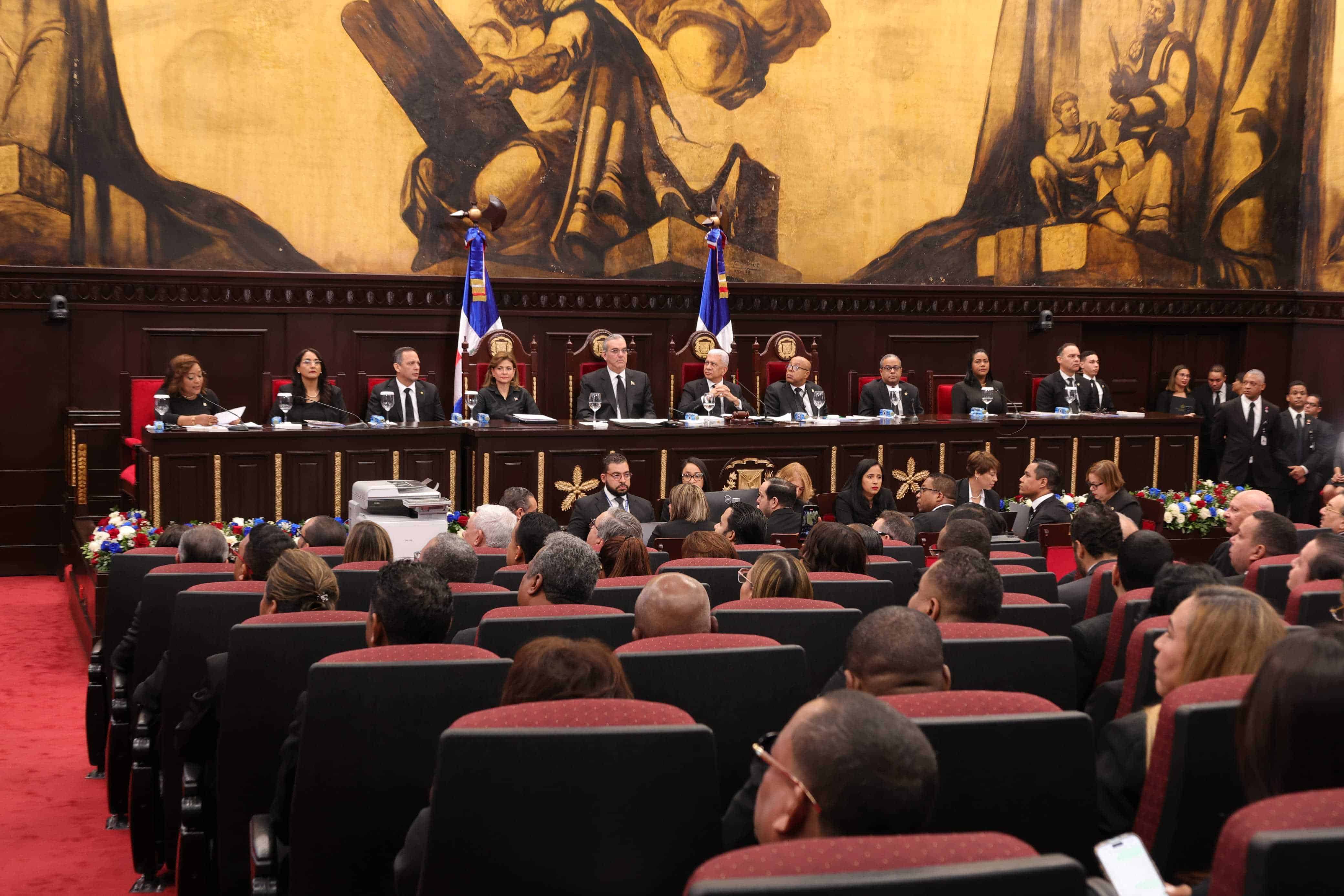 El presidente Luis Abinader asistió a la proclama de la Constitución dominicana.